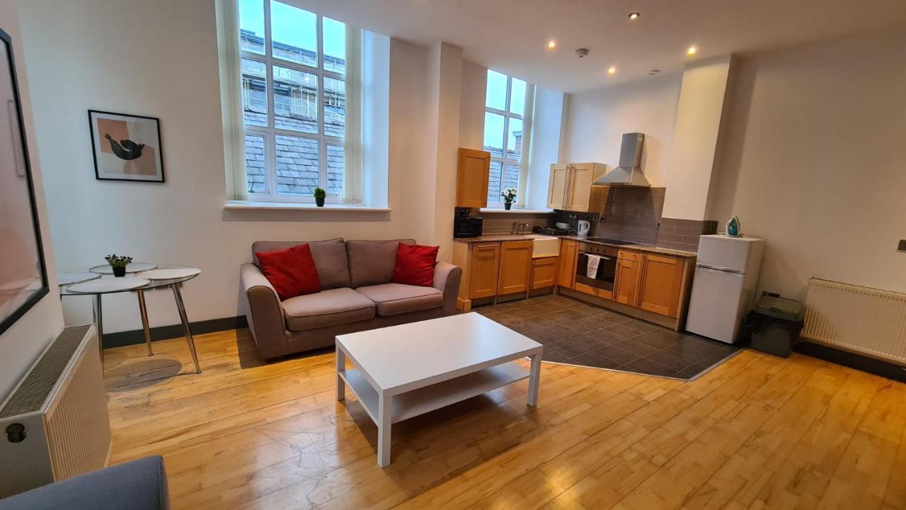 Spacious, Bright And Airy Centre Flat. Unique Converted Mill.